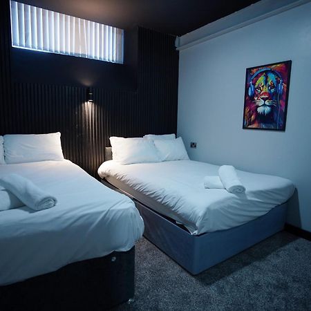 Nero Suite Sleeps Fourteen Manchester Exterior photo